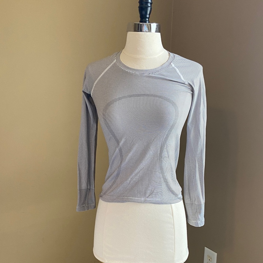 Lululemon Striped‎ Gray Women's Top